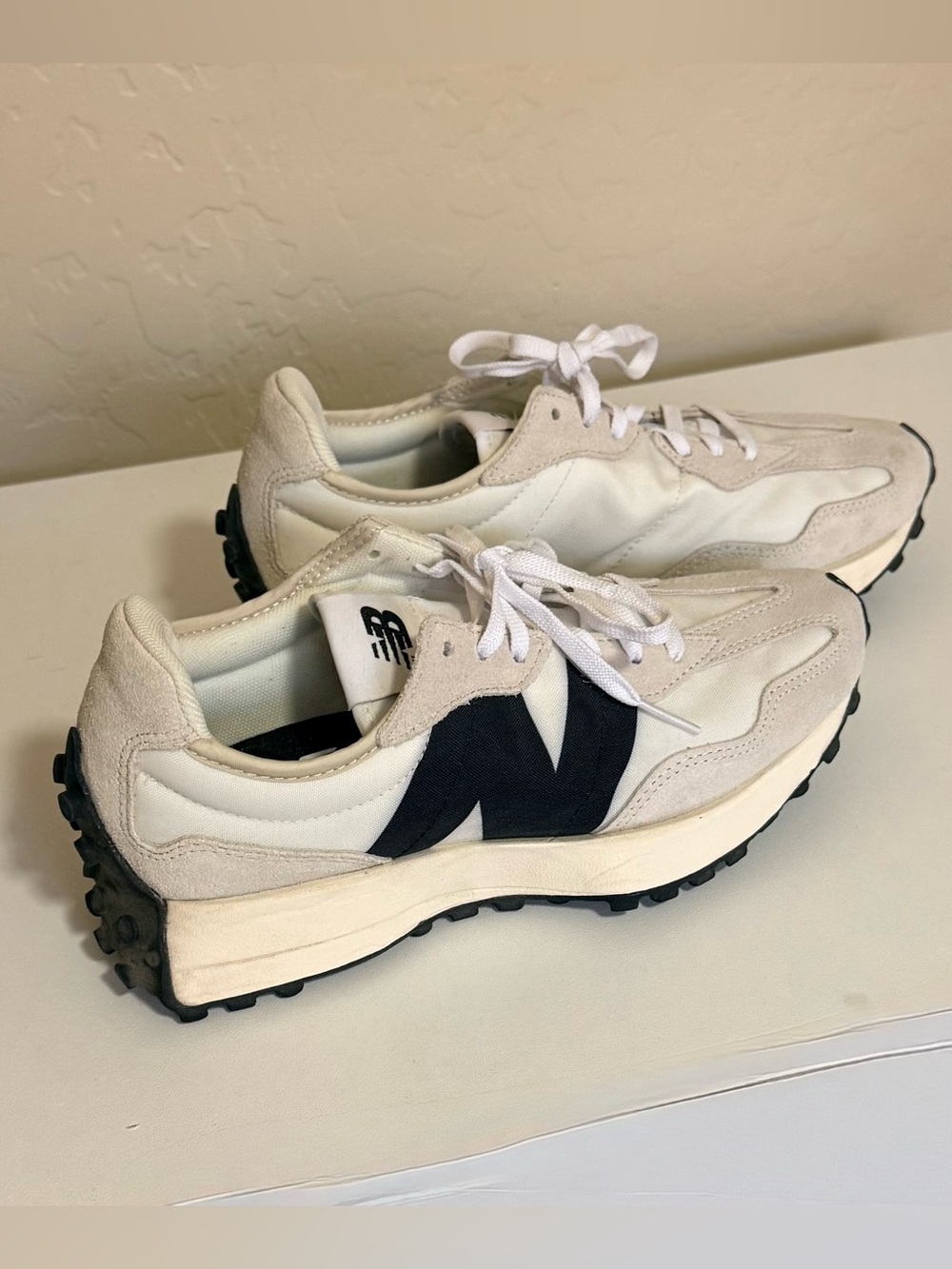 New Balance 327 Women's Size 7